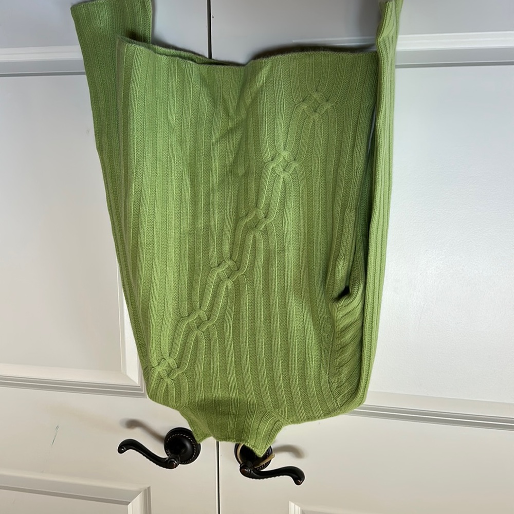 Cashmere turtleneck like new.